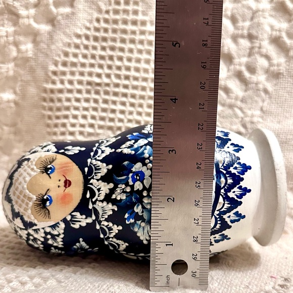 Matryoshka  Russian Nesting Wooden Doll 5 Piece🤚🏽Painted🔵⚪️Signed 6.5 in - Picture 12 of 15